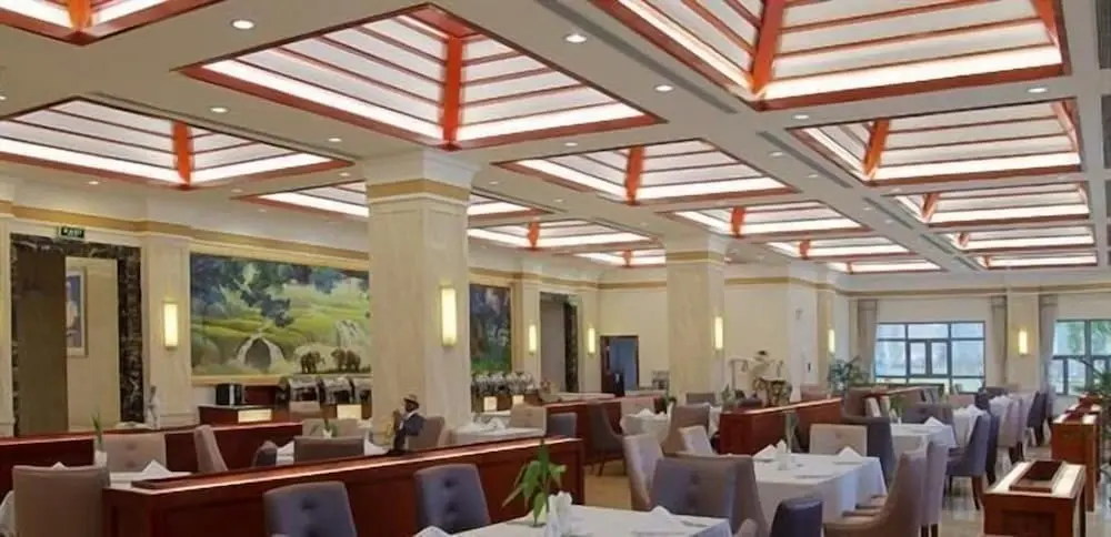 Цзинхун: Empark Grand Hotel