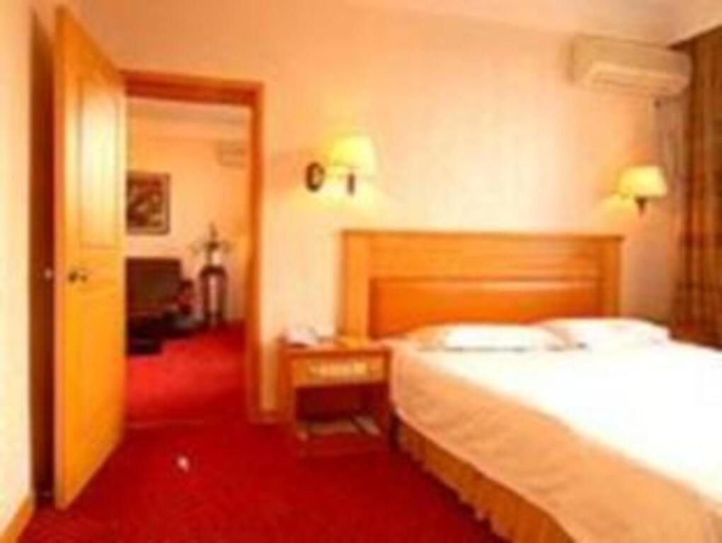 Ухань: Wuhan Creative Hotel (Gude Temple Airborne Forces Hospital)