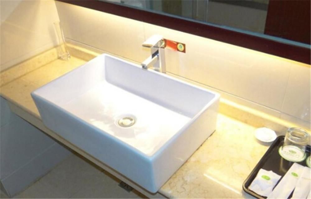 Цзясинь: Vienna International Hotel (Jiaxing College)