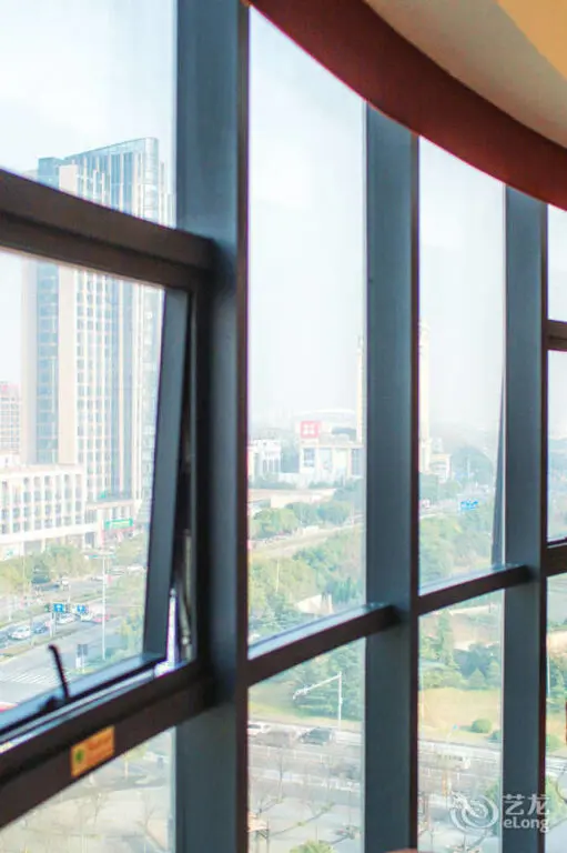 Цзясинь: Vienna International Hotel (Jiaxing College)