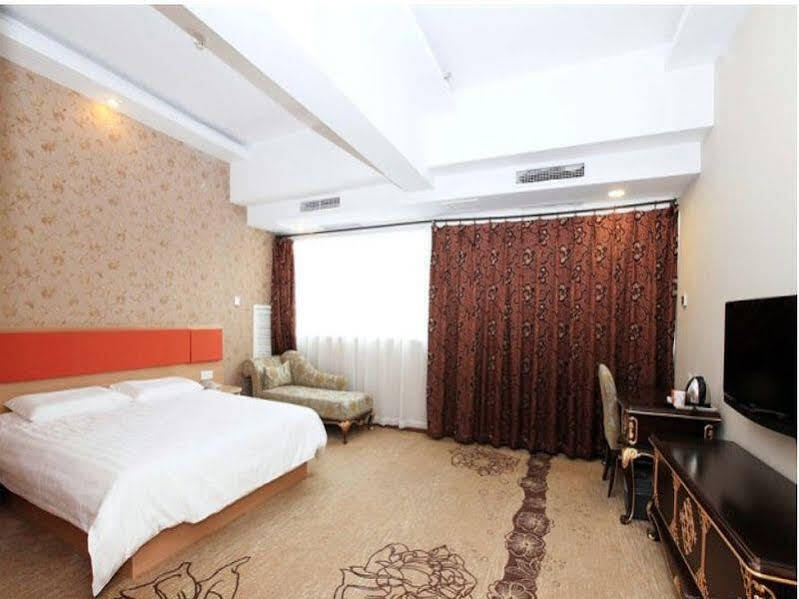 Чэнду: Home Inn Chengdu Taifu Square Subway Station Lihua Street Branch
