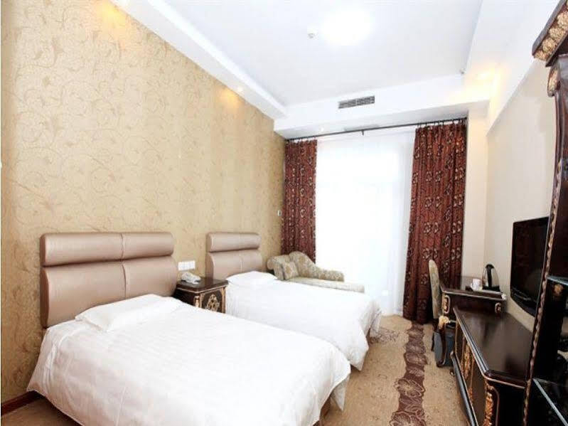 Чэнду: Home Inn Chengdu Taifu Square Subway Station Lihua Street Branch