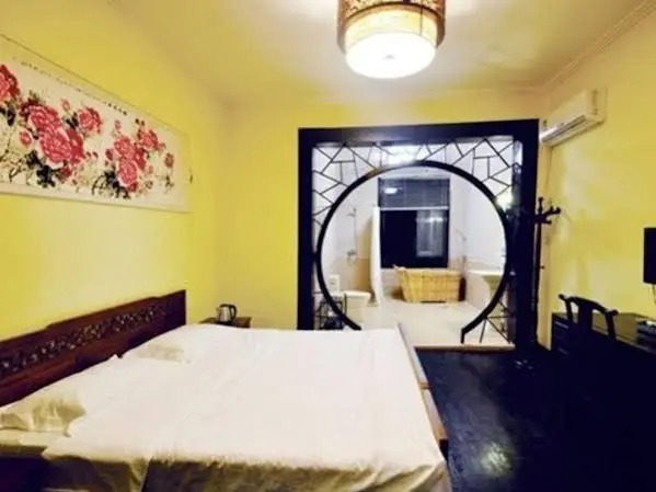 Сянси: Fenghuang Qingke Yaju Hotel