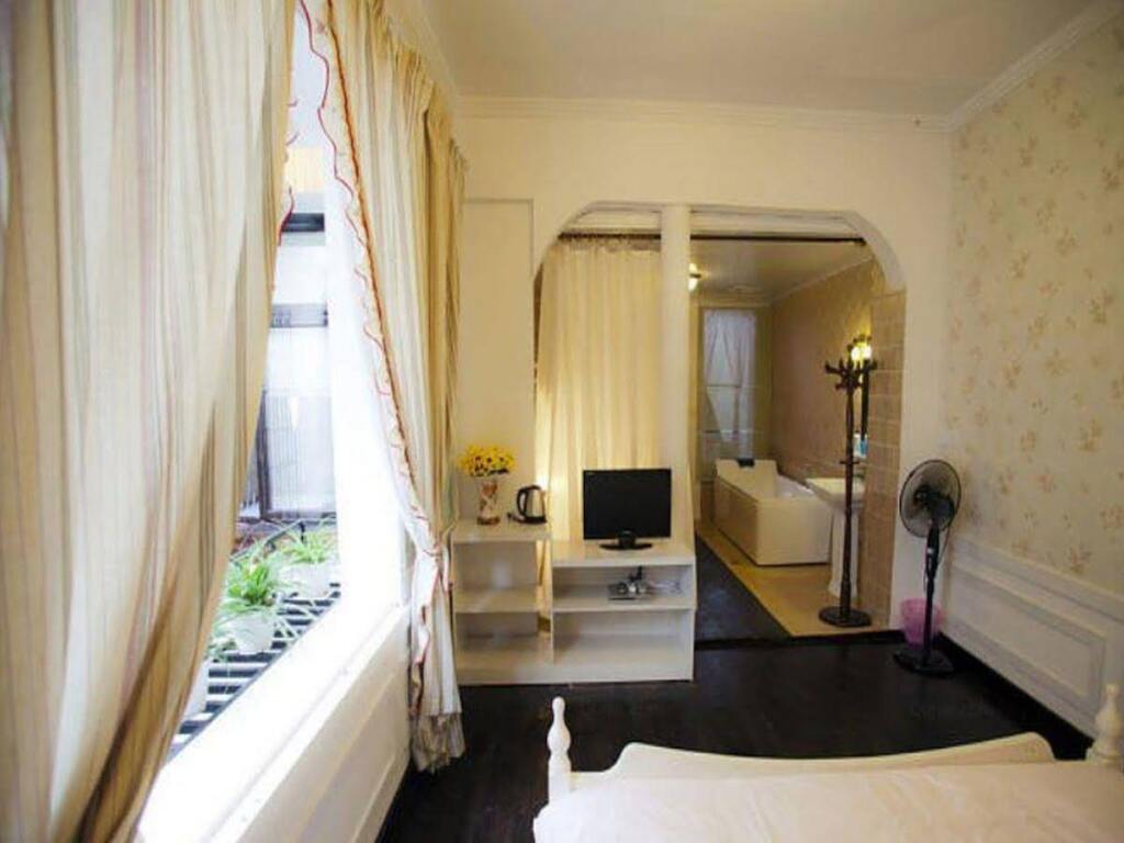 Сянси: Fenghuang Qingke Yaju Hotel