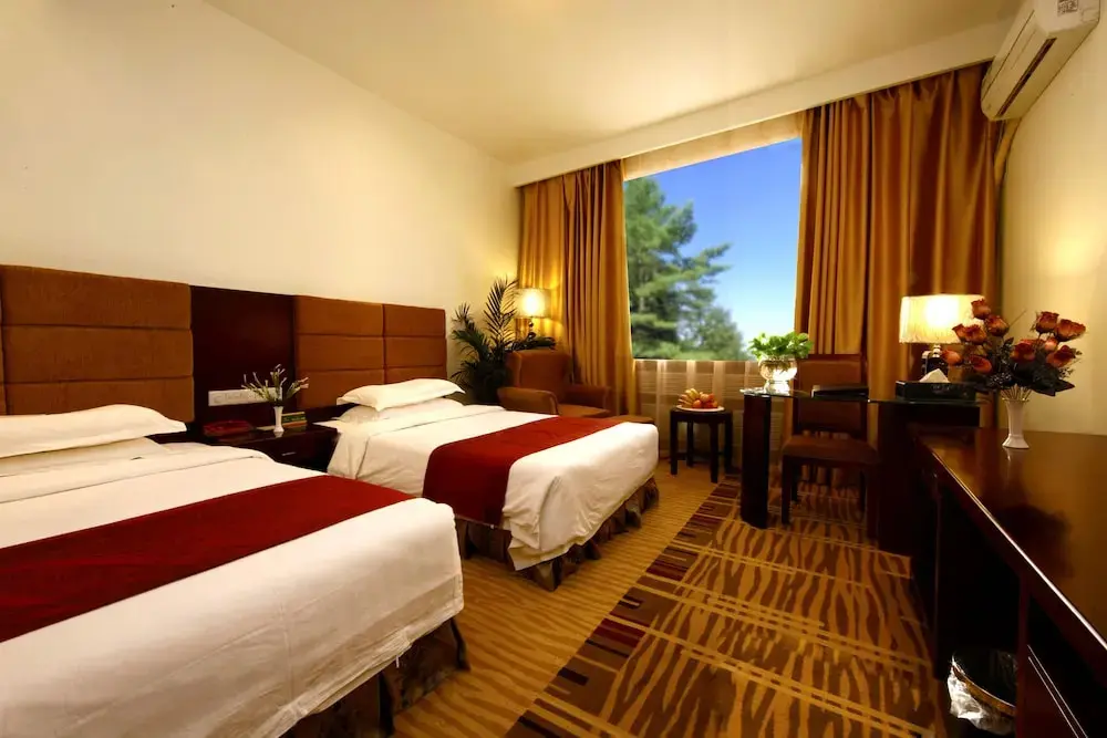 Цзюцюань: Dunhuang Golden Leaf Hotel