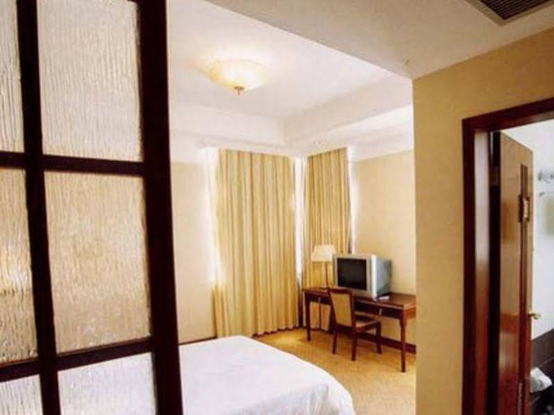 Hefei Yuanyi Shuangfeng Lake Holiday Villa Hotel — фото 1