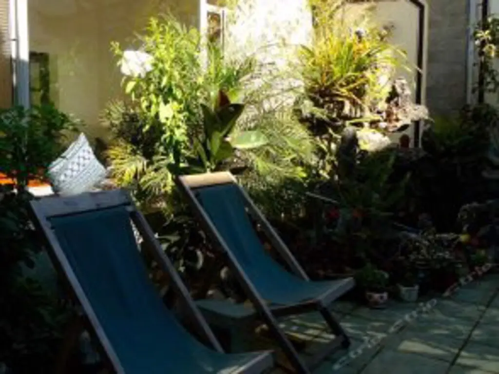 Дали: Rainbows Nest International Guest House