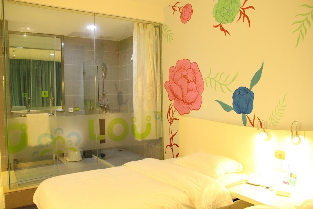 Xiamen For You Theme Hotel — фото 1
