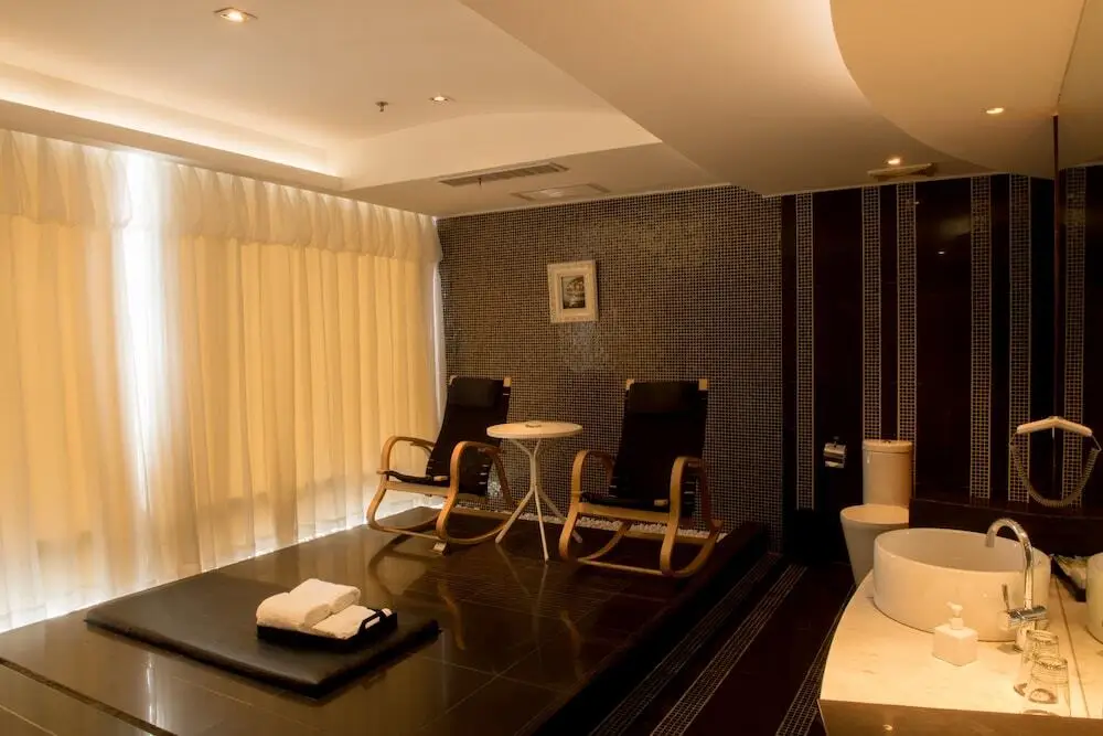 Шанхай: We Love Hotel (Shanghai Wuzhong Road)