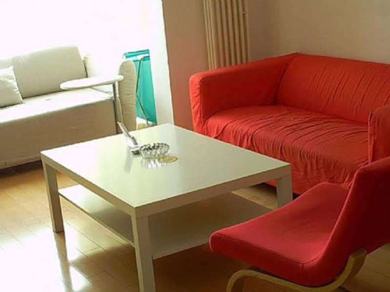 Пекин: Beijing Rents Hou Xian Dai Cheng Apartment