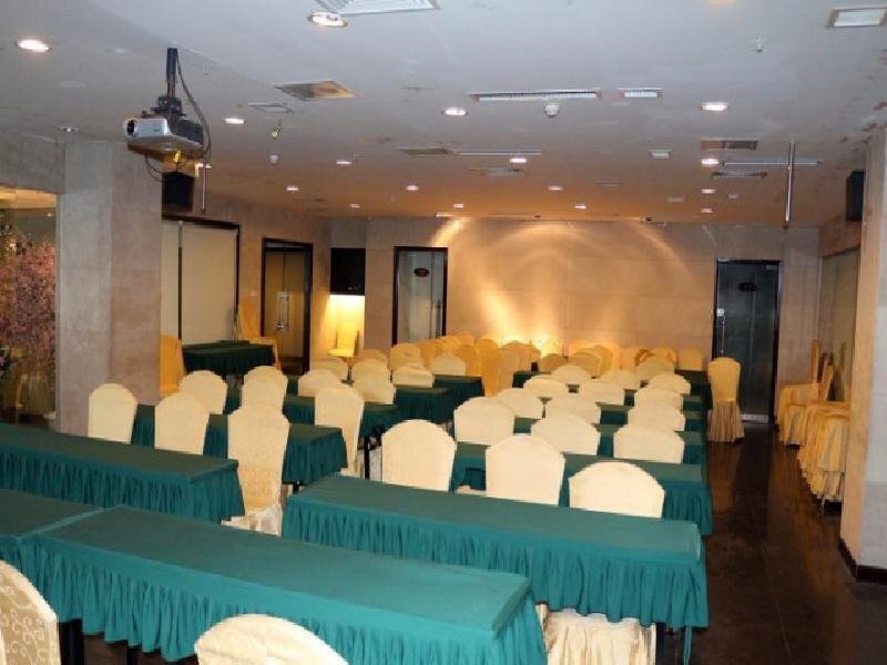 Циндао: Marco Polo Commercial Hotel