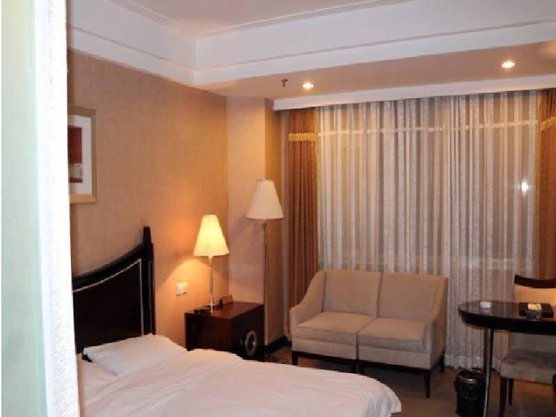 Циндао: Marco Polo Commercial Hotel