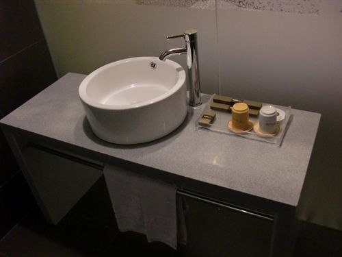 Шанхай: Motel 168 North Song Wei Road Inn