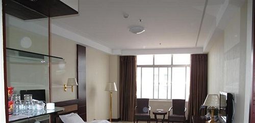 Хецзе: Heze Peace Hotel