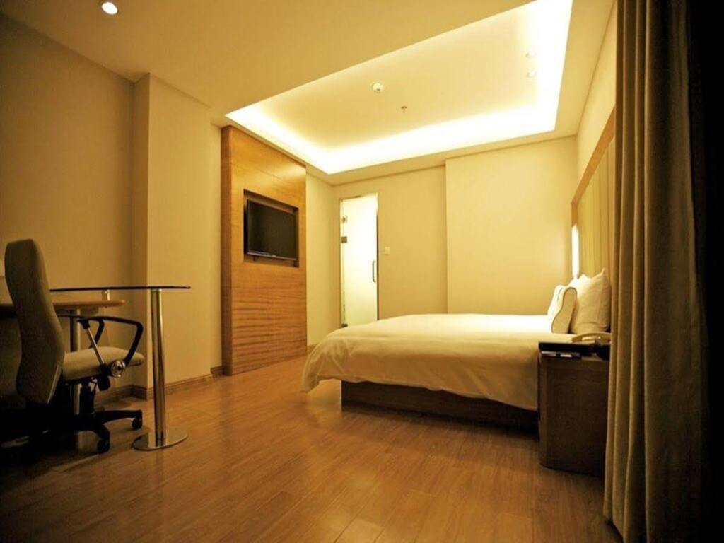 Ухань: JI Hotel (Wuhan Guanggu Plaza)