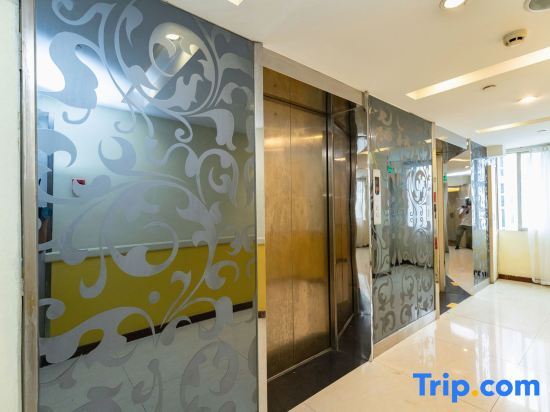 Чунцин: Home Inn (Chongqing Yangjiaping Light Rail Station, Pedestrian Street)