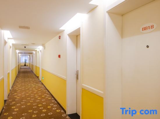 Чунцин: Home Inn (Chongqing Yangjiaping Light Rail Station, Pedestrian Street)
