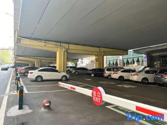 Харбин: HanTing Hotel (Harbin Railway Station Airport Bus)