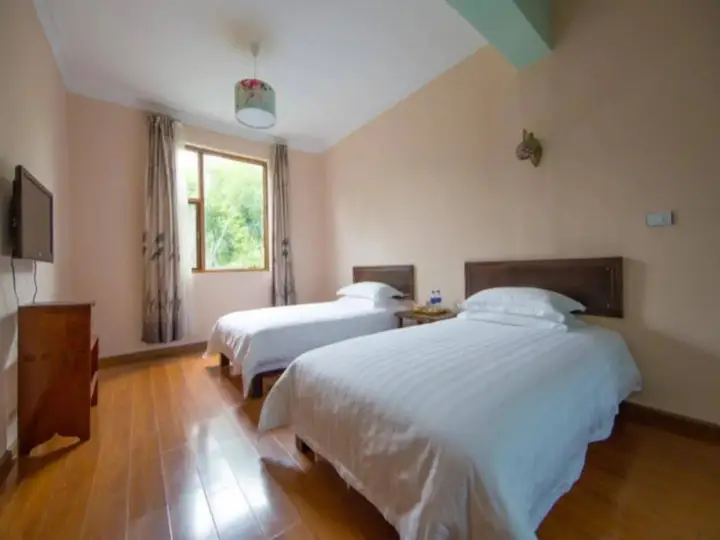 Дали: Bamboo House Inn