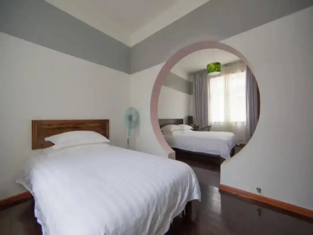 Дали: Bamboo House Inn