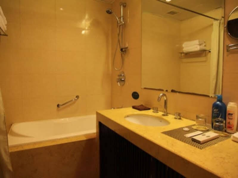 Пекин: Beijing Rents Jiu Xian Qiao Apartment