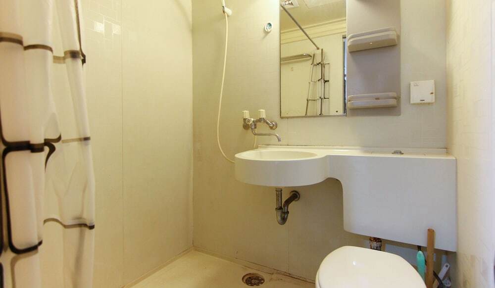 Шанхай: Mike168 Service Apartment Saintland Shop