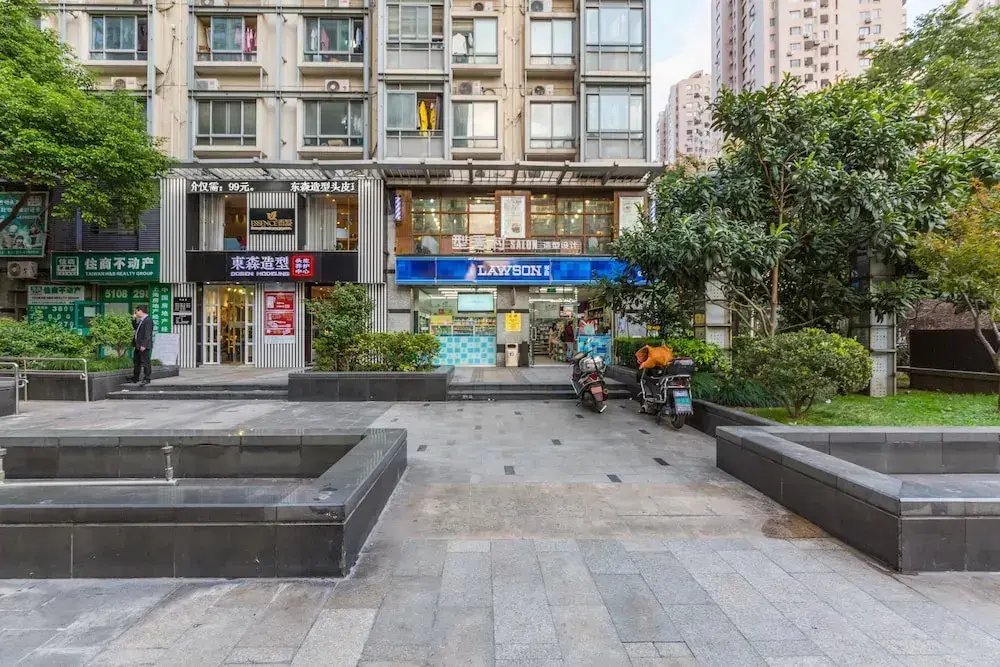 Шанхай: Mike168 Service Apartment Saintland Shop