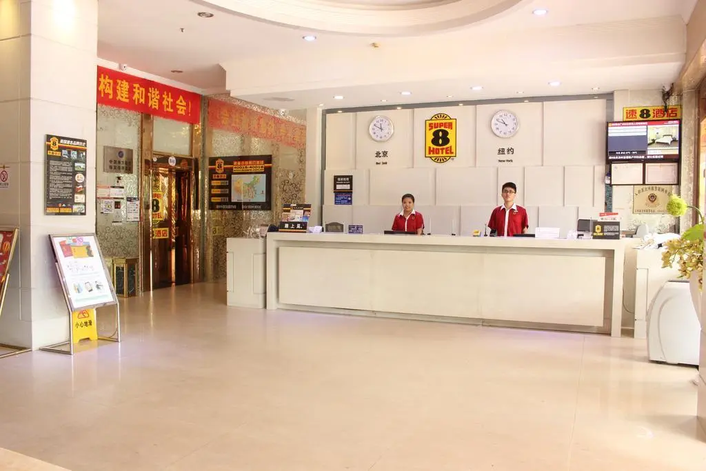 Гуанчжоу: Super 8 by Wyndham Guangzhou BY Airport Renhe Subway Station