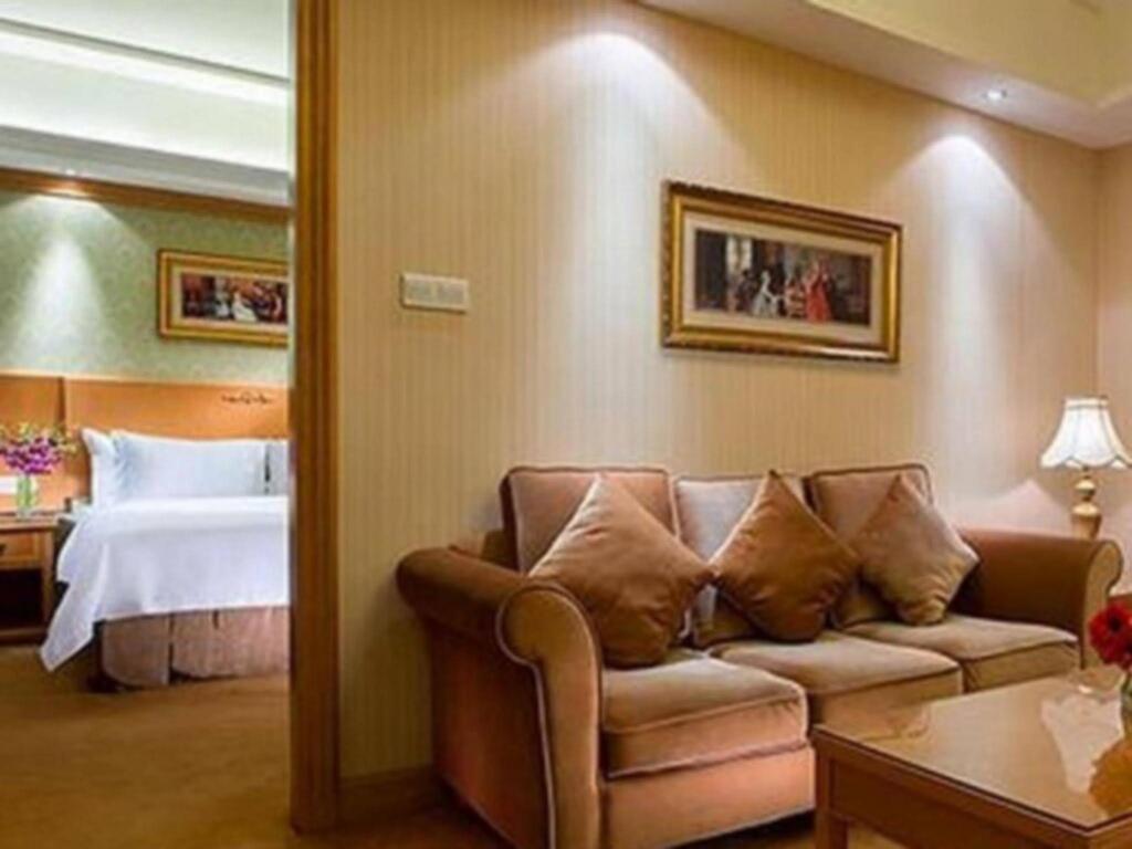 Шэньчжэнь: Vienna Hotel Shenzhen Longhua (Wanzhong City Branch)