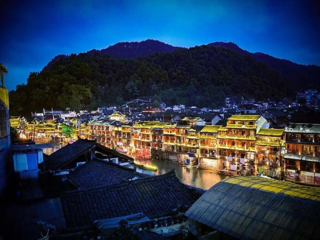 Fenghuang Encounter Inn — фото 1