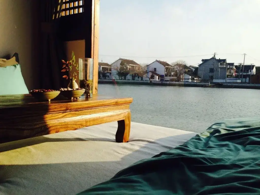 Шанхай: Zhouzhuang Moonlit River In Spring Guzheng Club House
