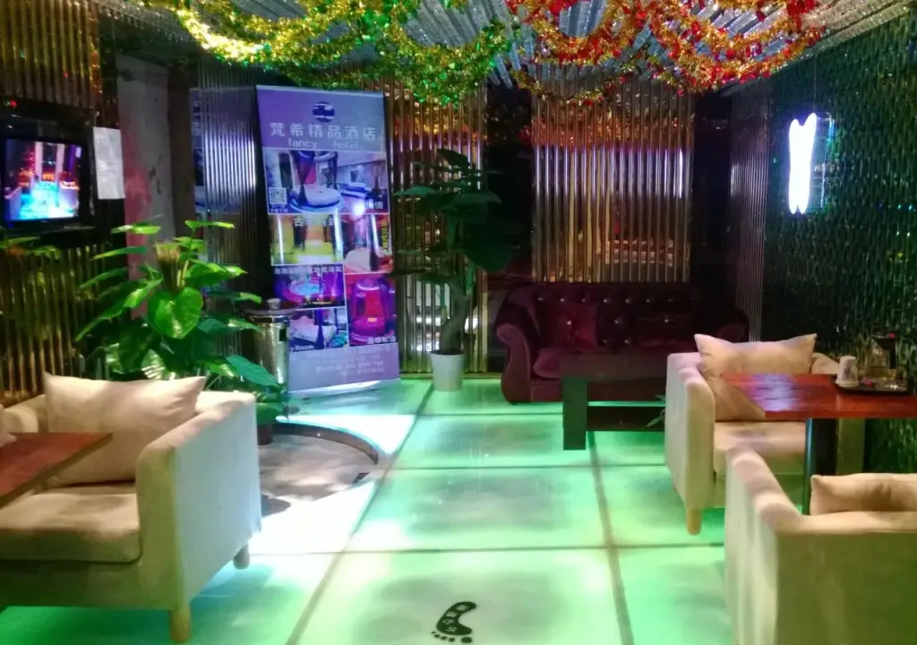 Hangzhou Fancy Lovers Hotel — фото 1
