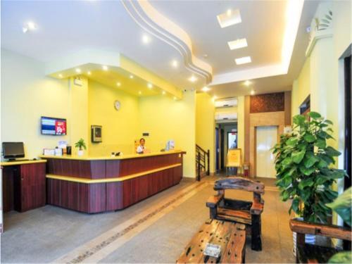 Санья: Home Inn Sanya Dadonghai Luhuitou Square