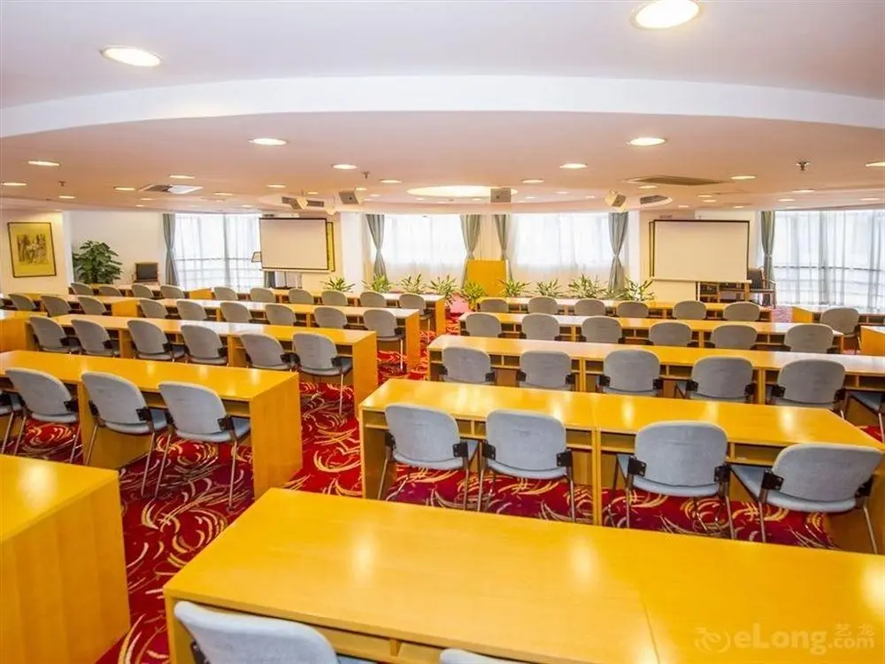 Шанхай: Shanghai East Asia Sport Hotel