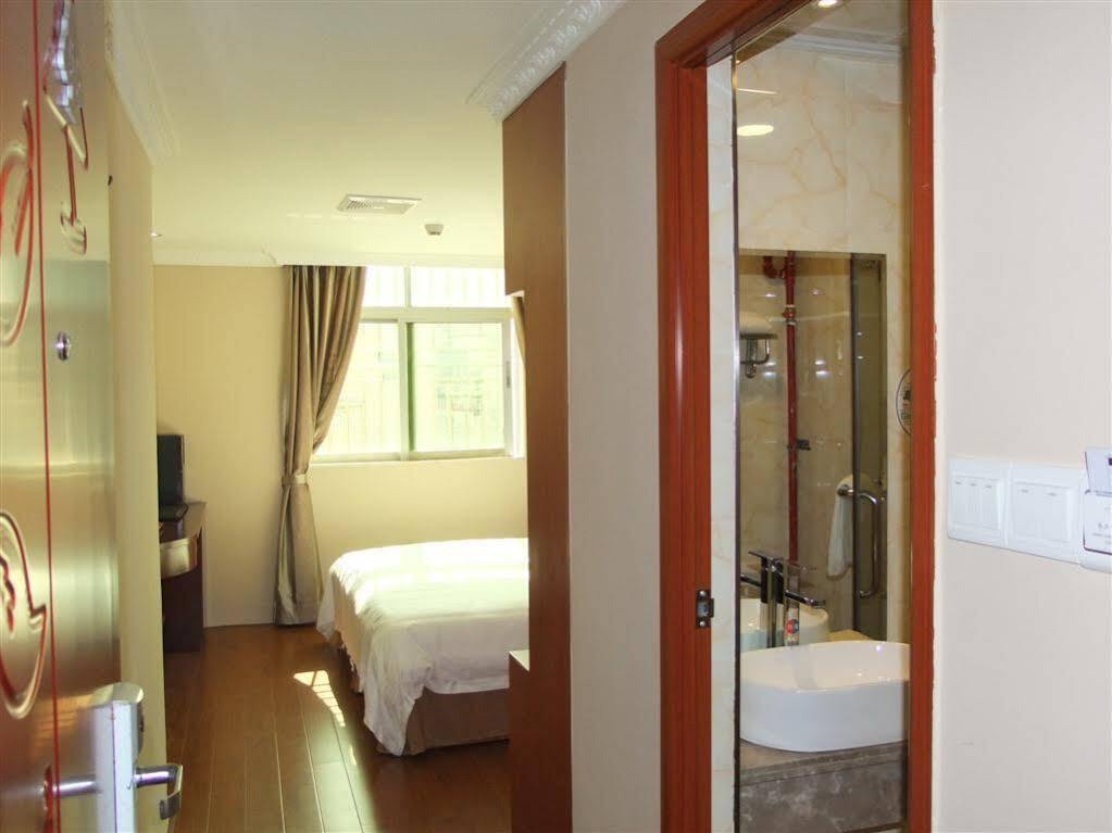 Шэньчжэнь: Greentree Inn Longcheng Square Shell Hotel