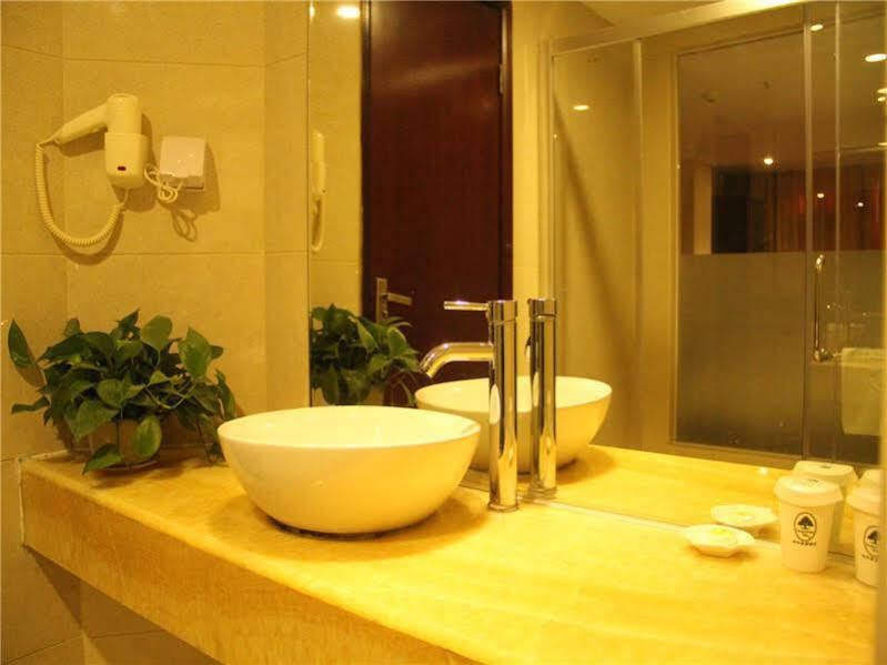 Гуанчжоу: GreenTree Inn Guangzhou Baiyun West Huangshi Road Express Hotel