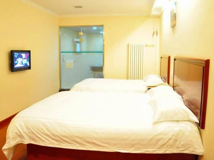Далянь: Greentree Inn Dalian Railway Station Second Express Hotel