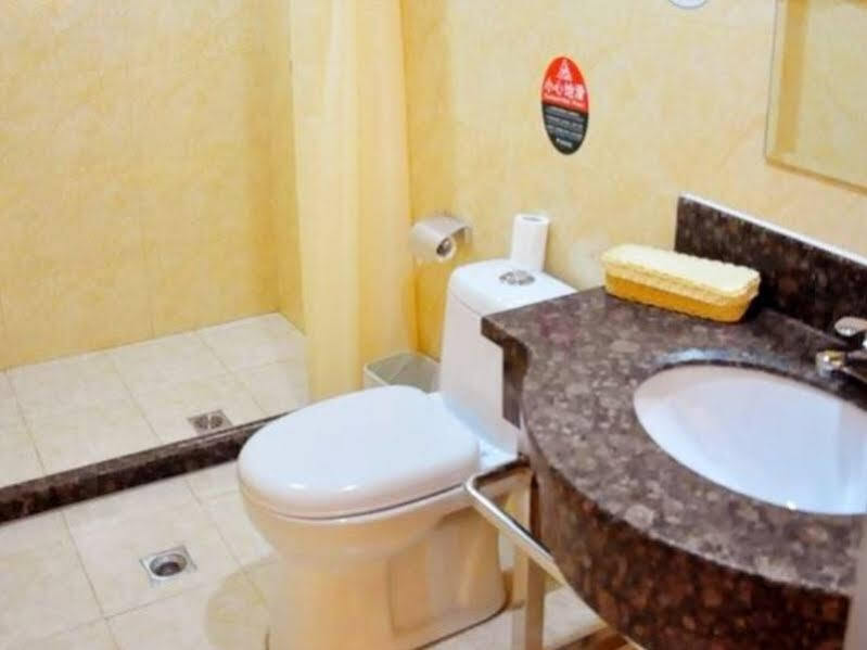 Далянь: Greentree Inn Dalian Railway Station Second Express Hotel