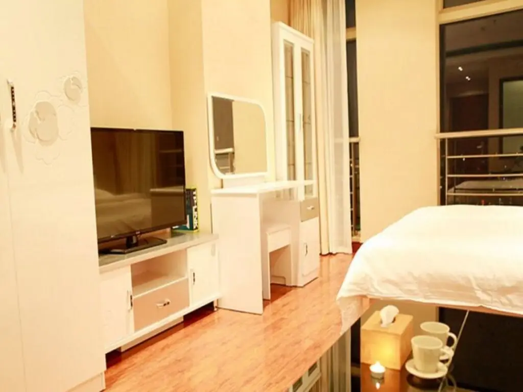 Шанхай: Chenlong Service Apartment (Yuanda building)