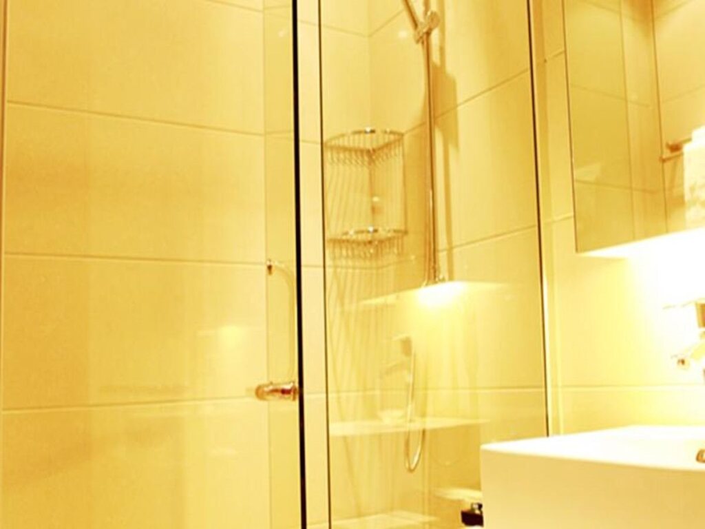 Шанхай: Chenlong Service Apartment (Yuanda building)