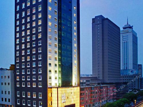 Тайюань: Yitel (Taiyuan Tongluowan Plaza)
