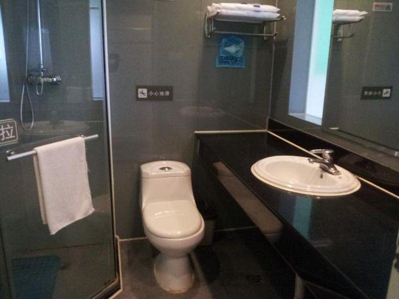 Шанхай: 7 Days Inn Shanghai West Yanan Road Subway Station Branch