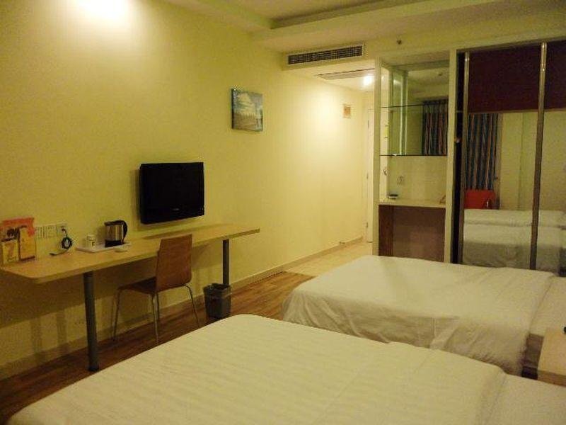 Шанхай: 7 Days Inn Shanghai North Bund Transportation Center Branch