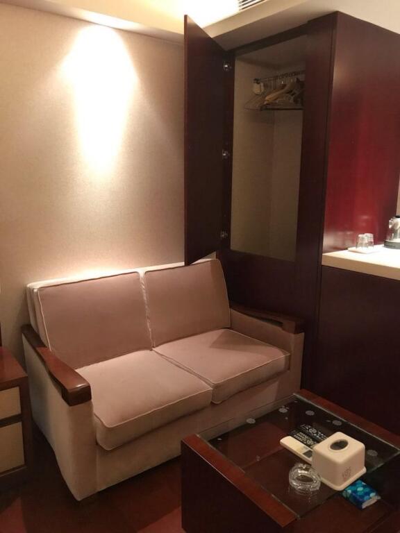 Шанхай: Jing'an Ziyuan Apartment