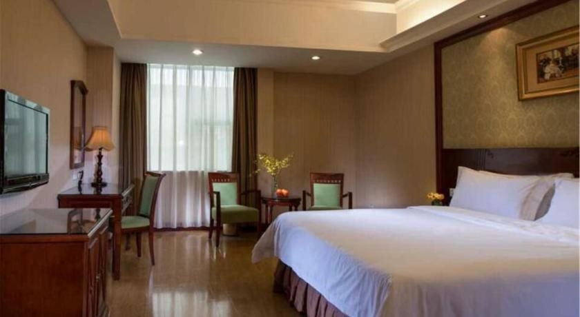 Шэньчжэнь: Vienna International Hotel Shenzhen Shuanglong Subway Station