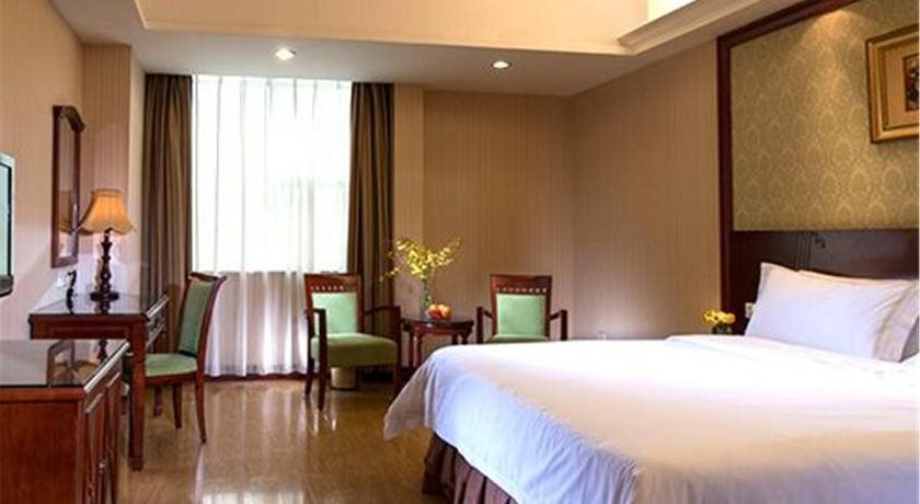 Шэньчжэнь: Vienna International Hotel Shenzhen Shuanglong Subway Station