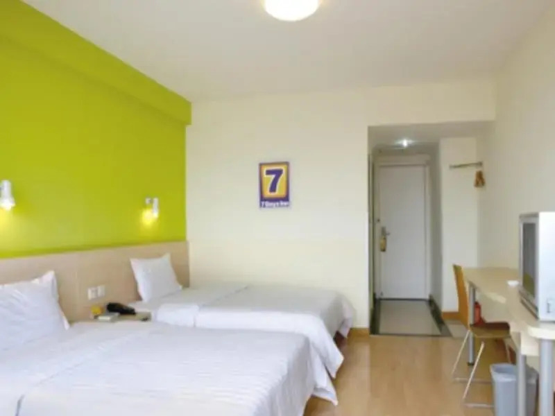 Гуанчжоу: 7 Days Inn Guangzhou Jingxi South Hospital Tonghe Metro Branch