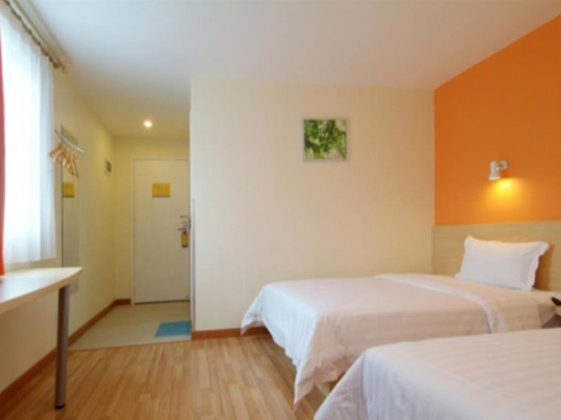 Гуанчжоу: 7 Days Inn Guangzhou Jingxi South Hospital Tonghe Metro Branch
