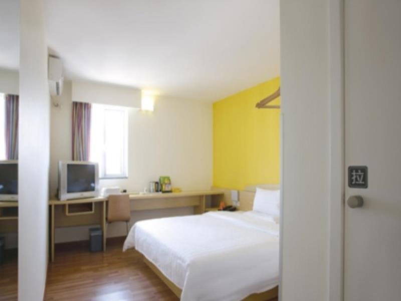 Гуанчжоу: 7 Days Inn Guangzhou Jingxi South Hospital Tonghe Metro Branch
