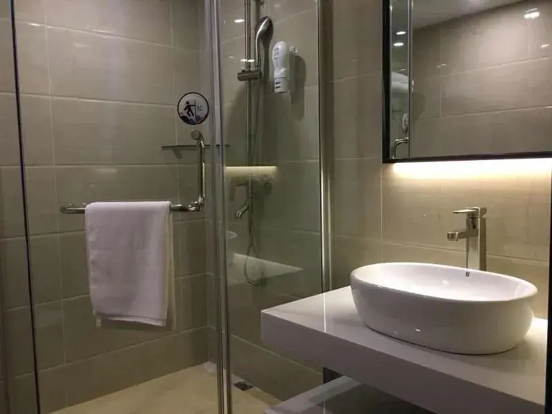 Гуанчжоу: 7 Days Premium Guangzhou Chenjiaci Metro Station